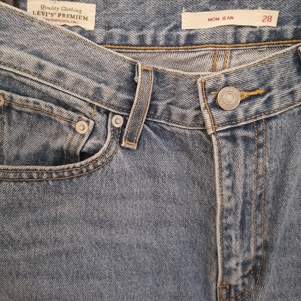 Levi's Premium Mom Jeans Size 28 - Picture 5 of 8